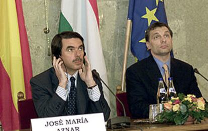 Aznar, ayer en la rueda de prensa que ofreció en Budapest junto al primer ministro húngaro Viktor Orban.