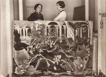 Maruja Mallo (izquierda) y Josefina Carabias, en 1931.