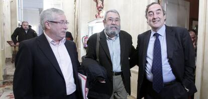 El secretario general de CC OO, Ignacio Fern&aacute;ndez Toxo, el secretario general del UGT, C&aacute;ndido M&eacute;ndez y el presidente de la CEOE, Juan Rosell, en noviembre de 2011 