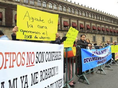 Ahorradores de Ficrea protestan en M&eacute;xico DF