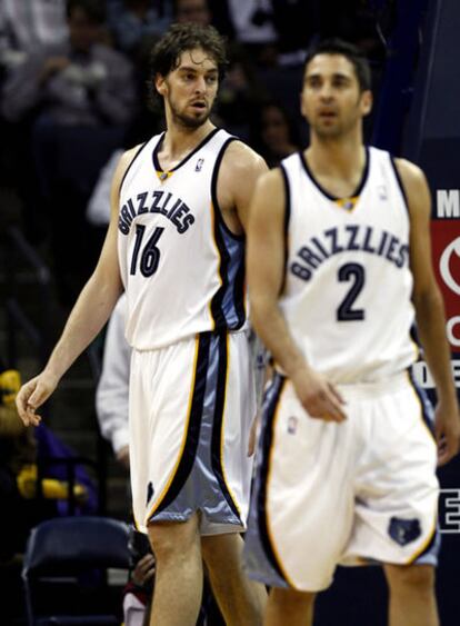 Pau Gasol y Juan Carlos Navarro, durante un partido de los Memphis