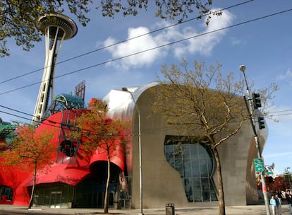 Museo de cultura e historia del rock en Seattle cuenta con más de 21.000 piezas metálicas de colores.