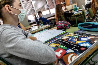 Clase de Lengua Castellana y Literatura en el instituto público Benicalap de Valencia, a finales de octubre.