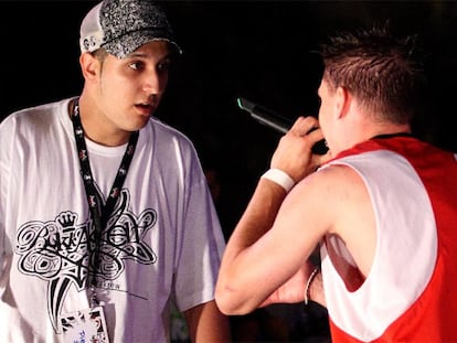 El Piezas, a la izquierda, e Inmert, durante la final de la Batalla de Gallos.