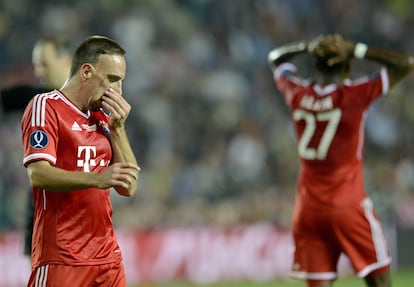 Ribéry y Alaba se lamentan en una primera parte en la que el Bayern ha controlado la posesión sin obtener frutos.