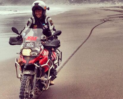Alicia Sornosa, primera española en dar la vuelta al mundo en moto.