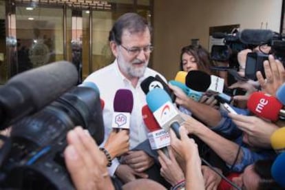 Mariano Rajoy antes de entrar a trabajar en Santa Pola.