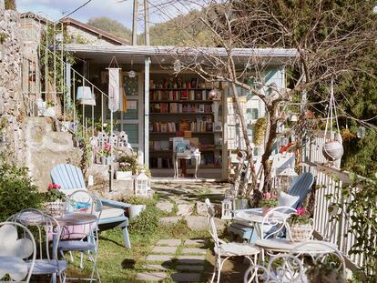 La librería de Donati, en la que también se puede disfrutar de un café o un té al sol.