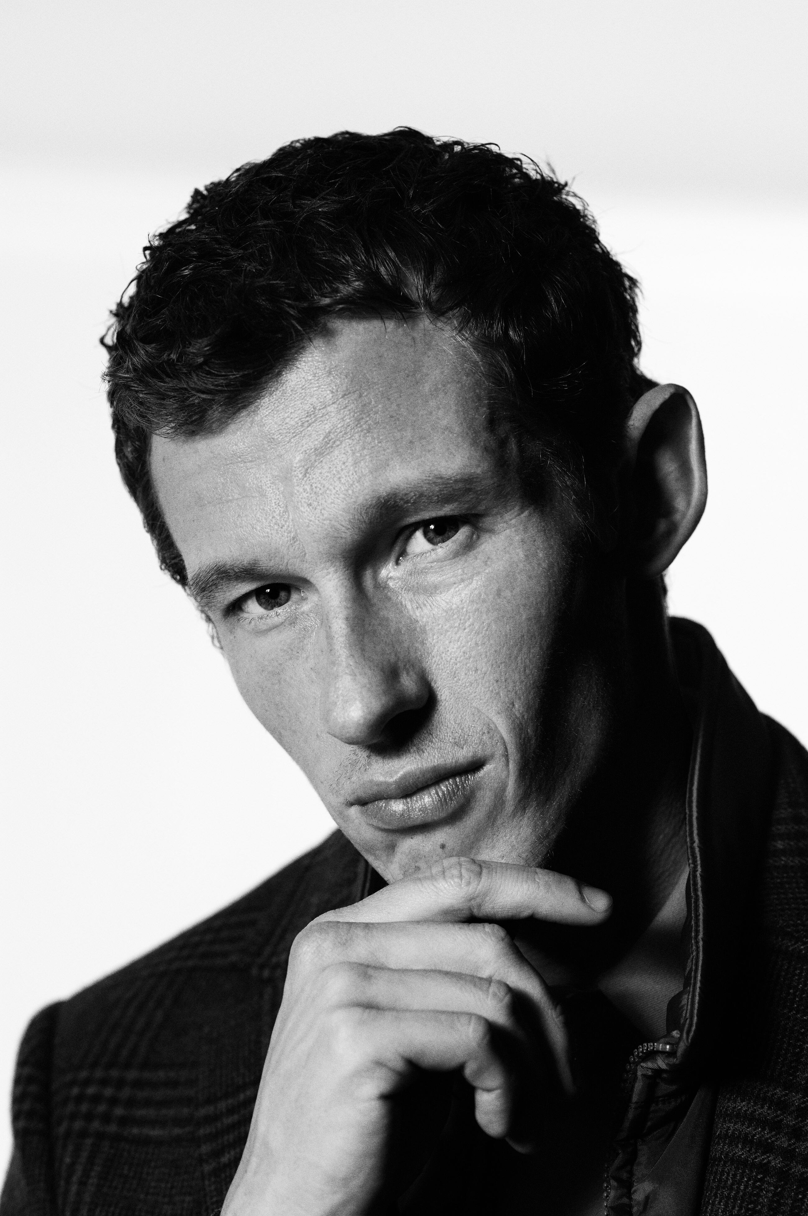 Callum Turner posa en exclusiva para ICON vestido de LOUIS VUITTON.