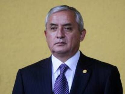 En la imagen un registro del presidente de Guatemala, Otto Pérez Molina, quien dijo que la "única fórmula" contemplada por el Gobierno para "sanear las finanzas" de la cartera de Comunicaciones es a través de la colocación de bonos. EFE/Archivo