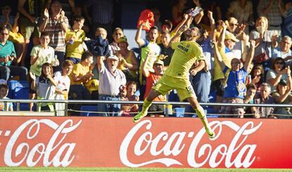 Sansone celebra su segundo gol contra la Real Sociedad.