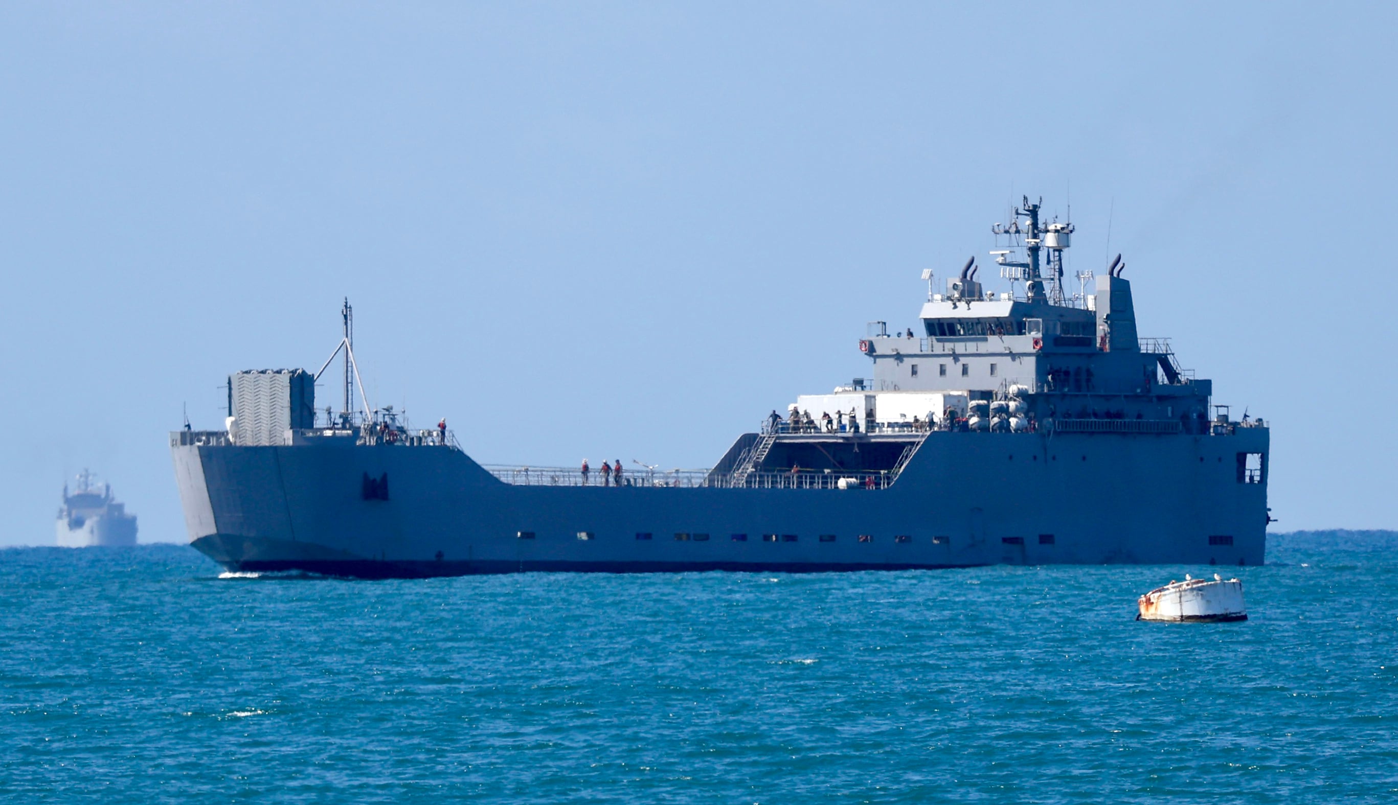 Israel recluye a los más de 400 miembros de la flotilla antes de deportarlos
