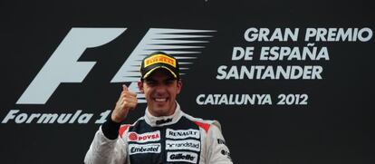 Maldonado festeja su victoria en Montmeló.