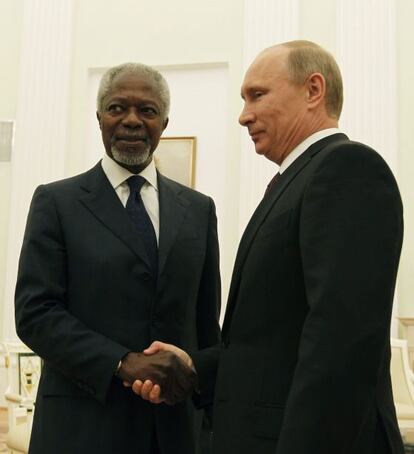 El presidente ruso Vladimir Putin recibe al mediador internacional para Siria, Kofi Annan, en el Kremlin,