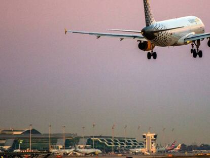 Un avión de Vueling en el aeropuerto de Barcelona-El Prat