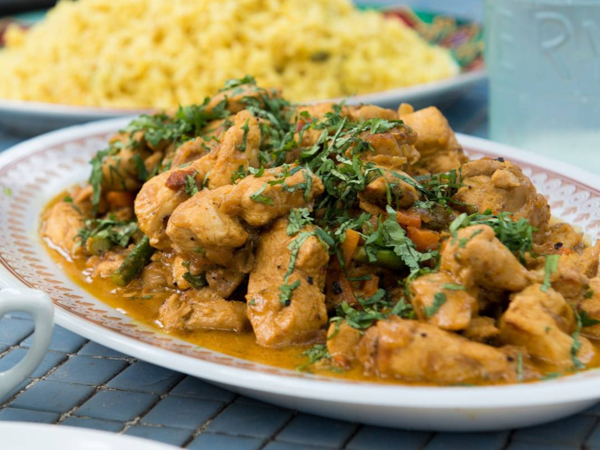 Pollo marinado con especias y yogur