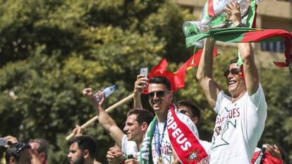 Cristiano Ronaldo celebra la Eurocopa en las calles de Lisboa. 