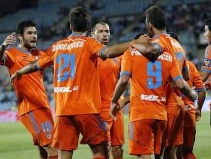 André Gomes celebra con sus compañeros su gol ante el Getafe.