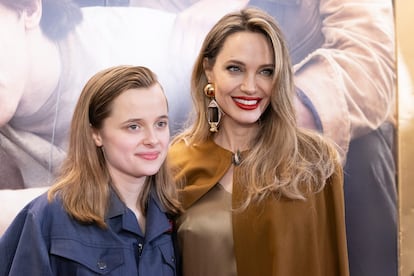 Angelina Jolie y su hija Vivienne Jolie en la presentación de 'The Outsiders'.