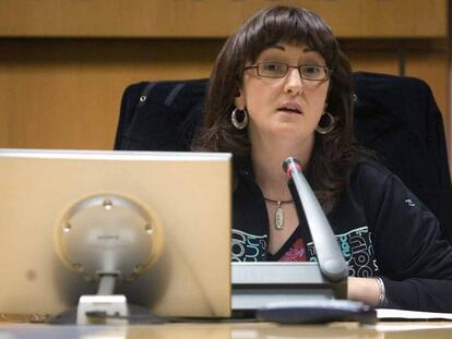 La representante de ELA, Nere Urrestarazu, durante su intervención ante la comisión de Sanidad.