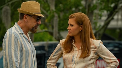 Javier Bardem, como Max Cady, y Amy Adams, como su abogada, Anna Bowden, en 'Cape Fear', de Apple TV.