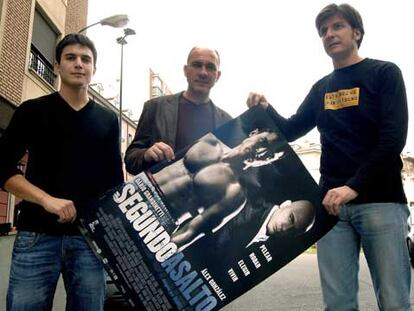 Daniel Cebrián (a la derecha) con los actores Darío Grandinetti (en el centro) y Álex González, ayer en Valladolid.
