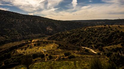 El Cerro de los Moros, con la ermita de San Saturio y el río Duero, en Soria.