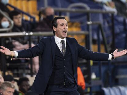 Unai Emery gesticula durante el Villarreal-Young Boys.