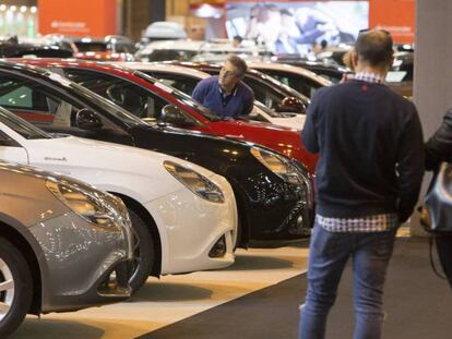 Exposición de coches de ocasión.