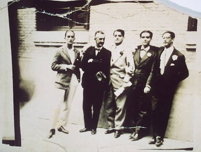 De izquierda a derecha: Dalí, Moreno Villa, Buñuel, Lorca y Rubio Sacristán, en La Bombilla, en 1926.