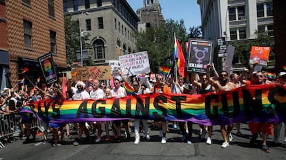 Miembros de "gais contra las armas" en un desfile en Nueva York, celebrado el 26 de junio de 2016.