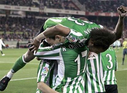 El jugador bético marca el segundo y apuntala la victoria del Betis en el Pizjuán