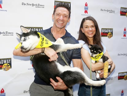 Hugh Jackman y Sutton Foster, el 9 de julio de 2022, en el evento Broadway Barks en Nueva York (Estados Unidos).