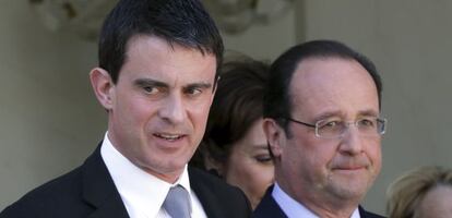 El presidente fracés. Francois Hollande (d), y el primer ministro, Manuel Valls.