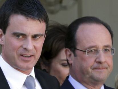 O presidente François Hollande (à dir.), e o premiê, Manuel Valls.