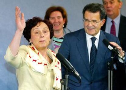 La ministra de Asuntos Exteriores, Ana Palacio, junto al presidente de la Comisión Europea, Romano Prodi, hoy en Bruselas.