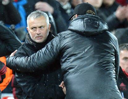 José Mourinho, durante o jogo entre Manchester United e Liverpol, neste domingo em Anfield.