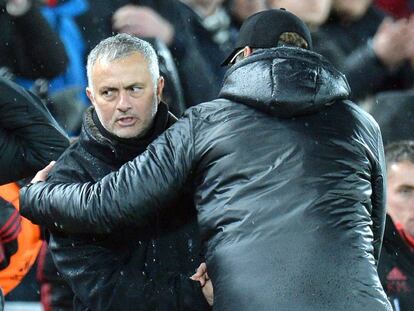 José Mourinho, durante o jogo entre Manchester United e Liverpol, neste domingo em Anfield.