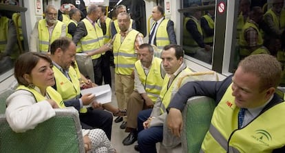 Elena Cort&eacute;s, consejera de Fomento, en el ensayo del metro malague&ntilde;o. 