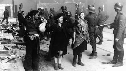 Mujeres de la resistencia judía polaca, capturadas tras la destrucción del gueto de Varsovia en 1943. Entre ellas se encontraba Malka Zdrojewicz (derecha), que sobrevivió al campo de exterminio de Majdanek.