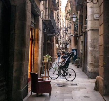 El paisaje urbano de la calle dels Mirallers, en el barrio del Born (Barcelona).