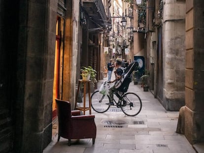 El paisaje urbano de la calle dels Mirallers, en el barrio del Born (Barcelona).