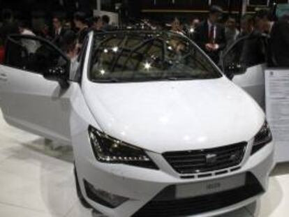 Un modelo de Seat Ibiza en el Salón del Automóvil de Shanghái (China). EFE/Archivo