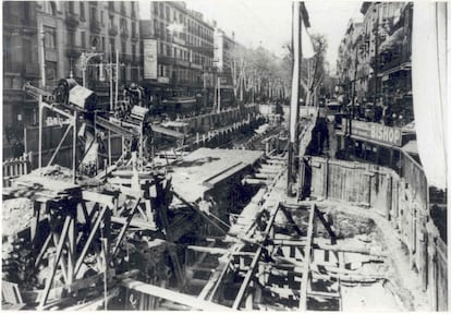 Obres del metro a la Rambla l'any 1921