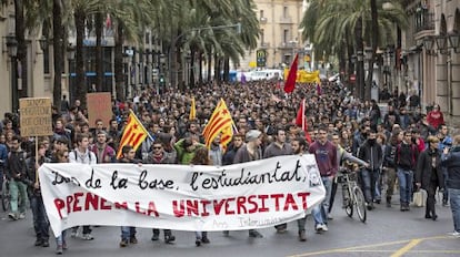 Manifestación estudiantil en Valencia contra la precariedad en la educación pública.