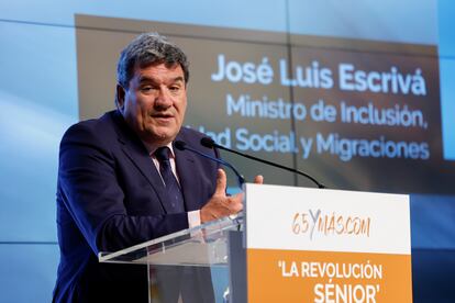 El ministro de Inclusión, Seguridad Social y Migraciones, José Luis Escrivá participa en el acto "La revolución sénior" organizado por 65 Y MÁS en la Cámara de España, en Madrid, este viernes. EFE/ Daniel González