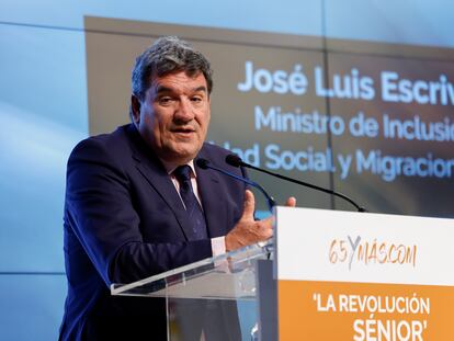 El ministro de Inclusión, Seguridad Social y Migraciones, José Luis Escrivá participa en el acto "La revolución sénior" organizado por 65 Y MÁS en la Cámara de España, en Madrid, este viernes. EFE/ Daniel González