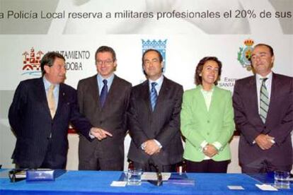 Francisco Vázquez, Alberto Ruiz-Gallardón, José Bono, Rosa Aguilar y Miguel Zerolo, en el acto de ayer.