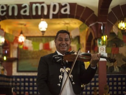 Mariachi en el el tradicional Sal&oacute;n Tenampa de la plaza Garibaldi.