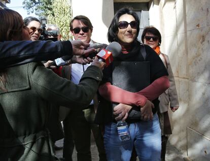 Rosa P&eacute;rez Garijo, la diputada que denunci&oacute; el caso Taula, antes de declarar ante la UCO en Valencia. 